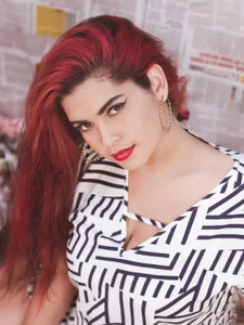 Ruby_Bigbbs Sexy girl in the newspaper Pic 2