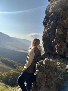 Vivian_Davis Travel to mountains Pic 4