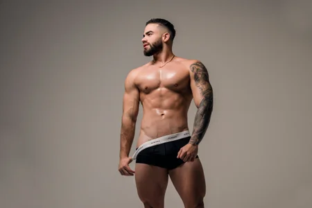 PaulPhoenix_ Public slika 3