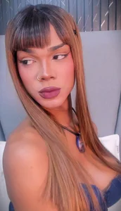 How tempted are you by me? 😈 de NaomiSteward  5 Imagens