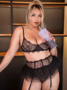 dalila_salazar Do you want a coffee honey? 😈 Immagine  2