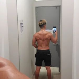 B-W_22-16_ Public Hình 5