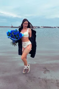 Fortune_888 Do you like extreme girl on the beach 🏖️ in winter ❄️? Hình 7