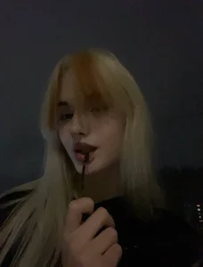 LizzaCrown Public Pic 4