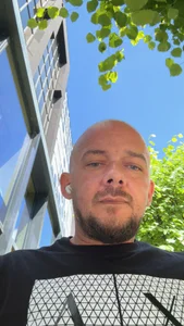 John-Lucy Public slika