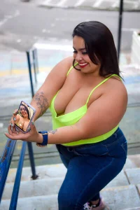 KourtneyEvans Touring the streets of my beautiful country 💛💙💓 Pic 3