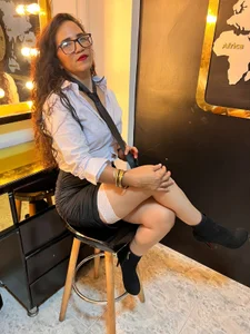 Sexy Secretary od Amarantha_Milf  6 snímek