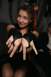 Lar_Queen Public Pic 6