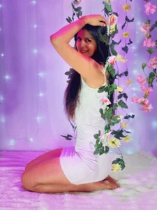 Kendall_Taylor20 Public Pic 6