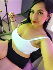 emily_leinner: Public ( 3 фото)