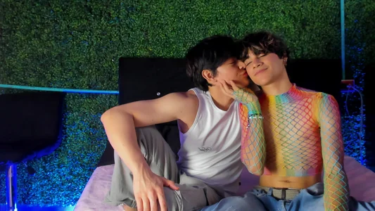 Max_goldA soft kiss... with dangerous intentions. Bild 2