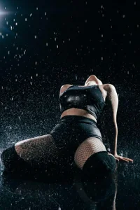 Lessie_ Public Hình 3