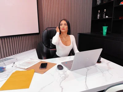 elliesantos_ Your new office crush 💻💼 Pic 2