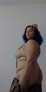 Ivonny_Lee Sensual Curvy Pic 2