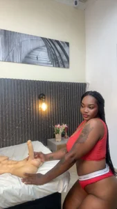 chanel_brunetteのRed Lust 😈の 4枚の写真