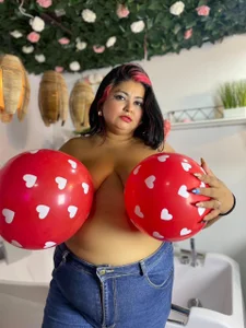 Hanna_curvy_happy valentine's day图片 6