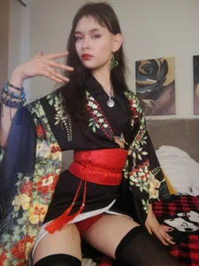 Emily_Strikeee dark kimono and red lingerie🥵💖 Foto 3