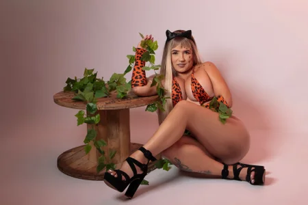 _carolina_fox your sexy leopard this haloween 🐆🧡 Foto 4