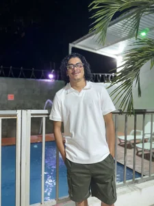 White ⚪️ de Straight_with_curls  7 Imagens