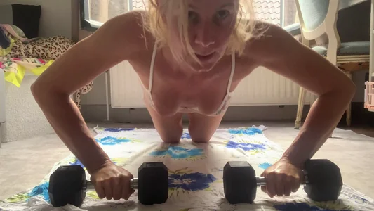 Lola_Belgium Workout Pic