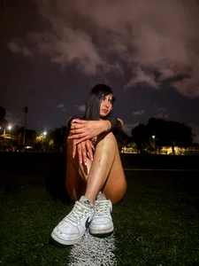 Violettaa_Stone Night getaway to the public park Pic 2