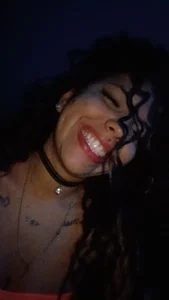 alinne_Bell Public Hình