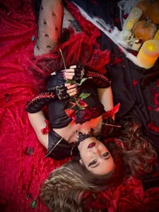 MyApril__ Velvet Vampire 🦇❤️ - {count, plural, one {תמונה אחת} two {שתי תמונות} many {# תמונות} other {# תמונות}}
