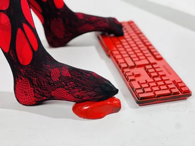 TinaDavilのred feetの 4枚の写真