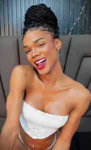 NaomiSteward The chocolat girl 🤤🤤 Foto 4