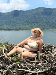 BBW_salome At rest in a beautiful dam in Colombia Immagine  6