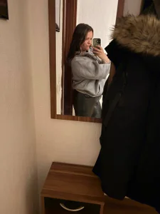 YoungGermanMilaPublic Bild 3