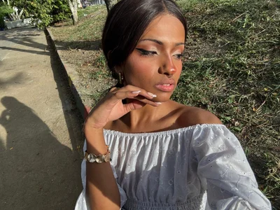 miablanc_cr DIFFERENT VIBE Poză 3