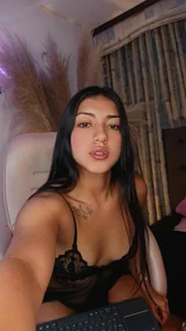 Quiinn_bxI'm not here to talk... I'm here to kiss you and more.图片 3