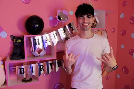 My Birthday🎉🎁🎉🎁🎉 od JaremyHarris  4 snímek