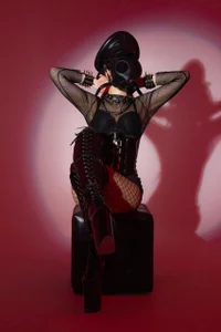 Reed_Fox high heels and chains  7টি ছবি