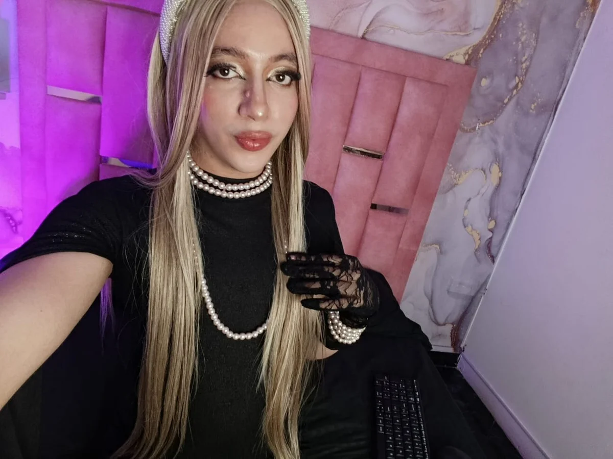 ChloeNix_ Právě oblíbené foto 1215