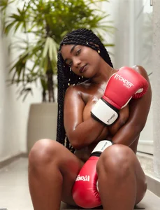 Coral_Lise Sexy black and strong Pic 2