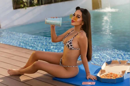 SofieBunnie Do you like pizza? Pic 3