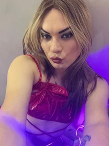 Analiasmith89 red is my fav color Pic 2