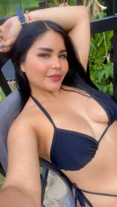 KeilyRoss Outdoor Pic 2