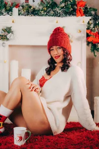 Samantha__cooper MERRY CHRISTMAS!  2টি ছবি