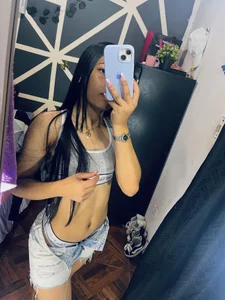 Becky_G Public Gambar 3