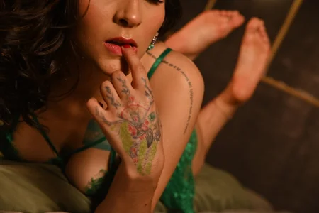 emily_amaya Green & Natural Pic 3