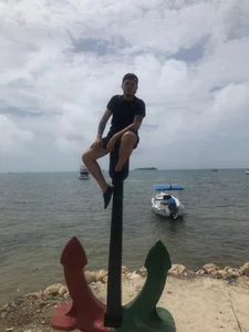 LouiseVegaa on a walk ⛱🌴 Pic 6