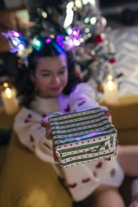 Lil_Amelie Don't be a Grinch this Christmas 💚 Take your gift Pic 5