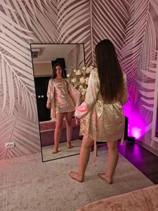 JuliaWhite Public Pic 3