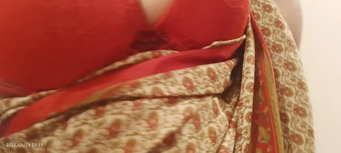 Beauty_Queen_Soniya red saarii queen😘❤️❣️ Immagine  7