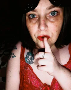 Public od Courtney_KinkyHousewife  3 snímek