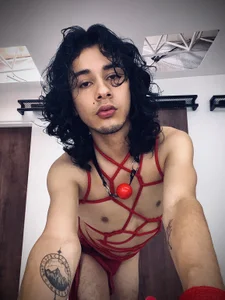 Benjamin_fioregetting hotter 🔥🔥 Bild 2