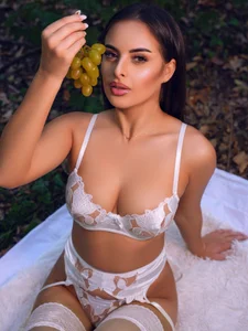 Flowers and skin 🤎 de AlmaLuv  7 Imagens